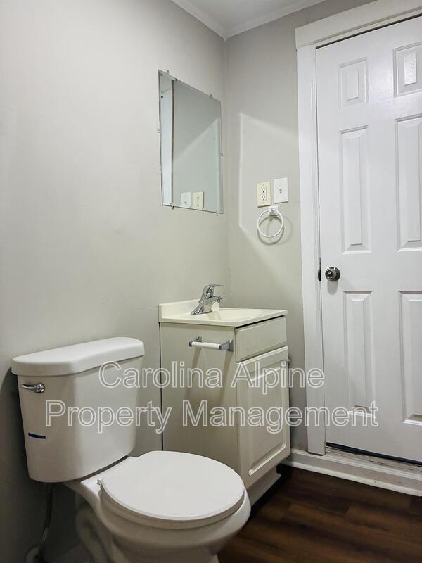 Building Photo - 2554 Hemphill St