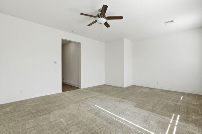 Building Photo - Gated Community Amazing ameneties