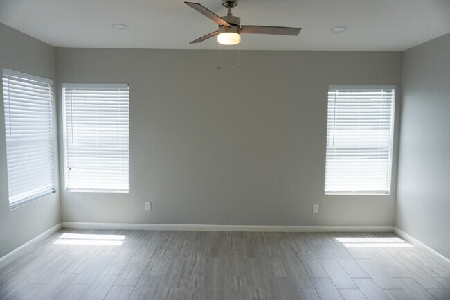 Building Photo - Charming Fully Updated 1930's Cottage in J...