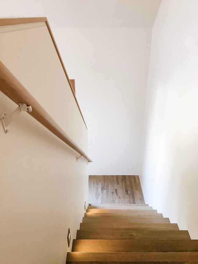 Building Photo - 926 Cleveland St.