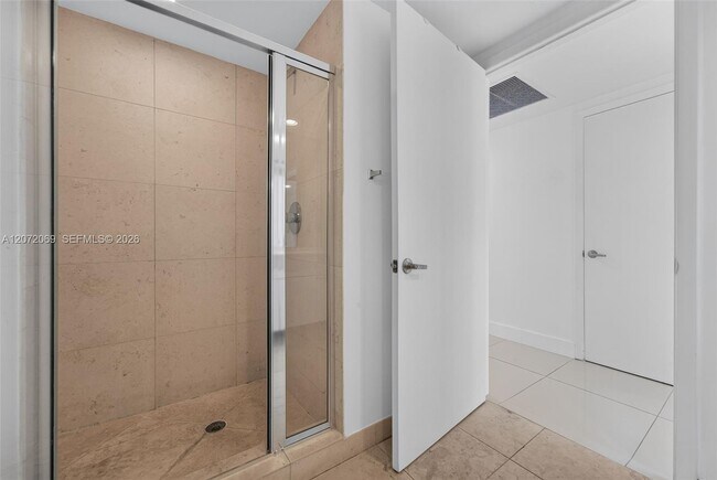 Building Photo - 465 Brickell Ave