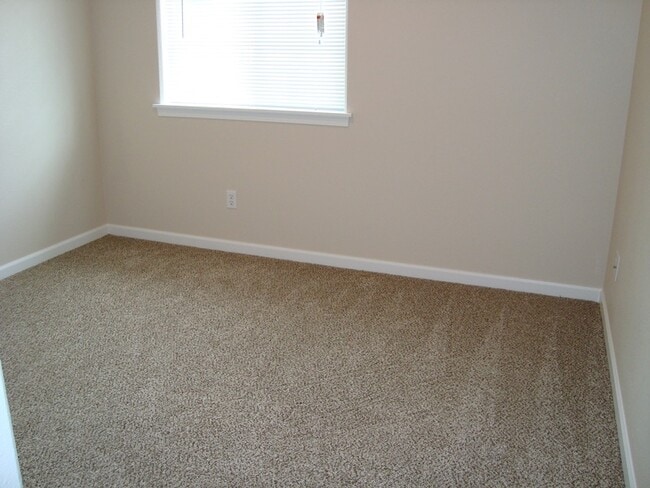 Building Photo - Pet Friendly Single Family Home w/attached garage and RV Parking