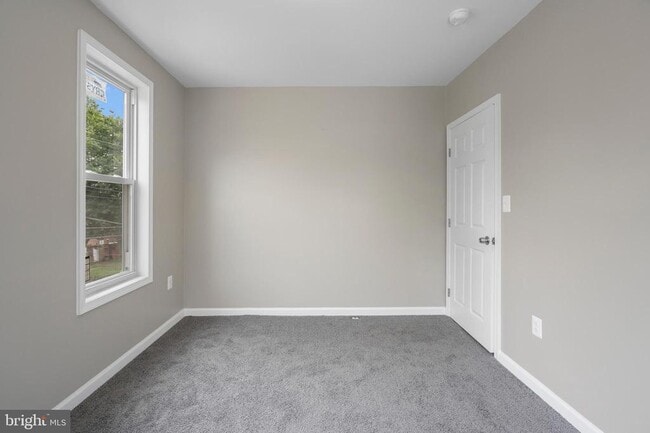 Building Photo - 945 Ashburton St