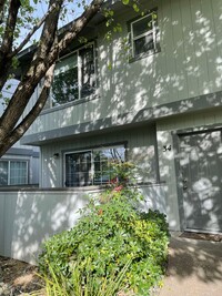 Building Photo - Can you guess why this condo is so popular...