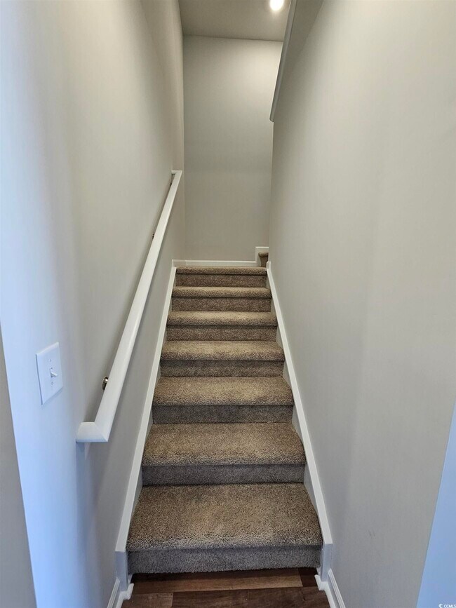 Building Photo - 2033 Northwest Dr