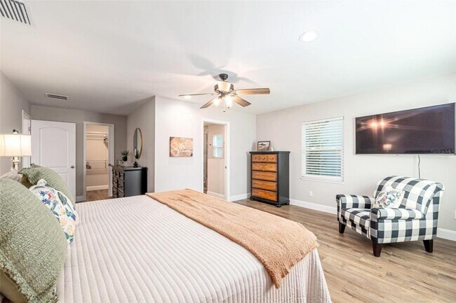 Building Photo - 4530 SE 14th St