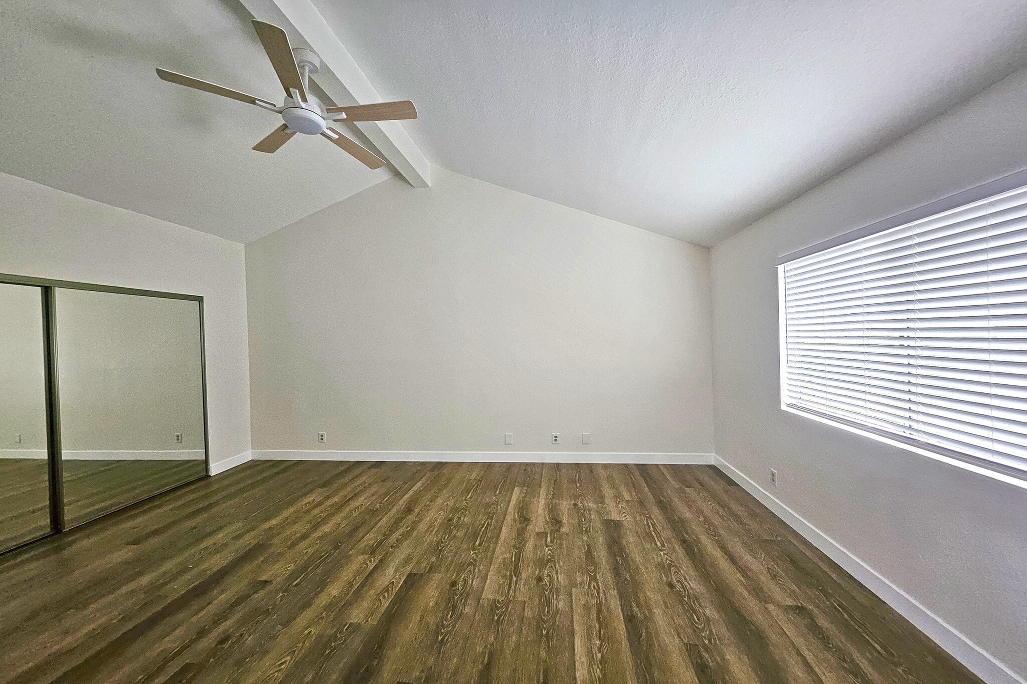 Building Photo - 7556 Thousand Oaks Dr