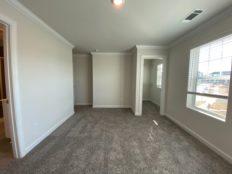 Building Photo - Room in Townhome on Tears Ln
