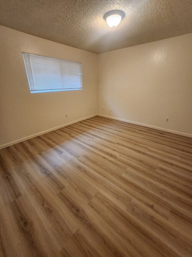 Building Photo - L77700