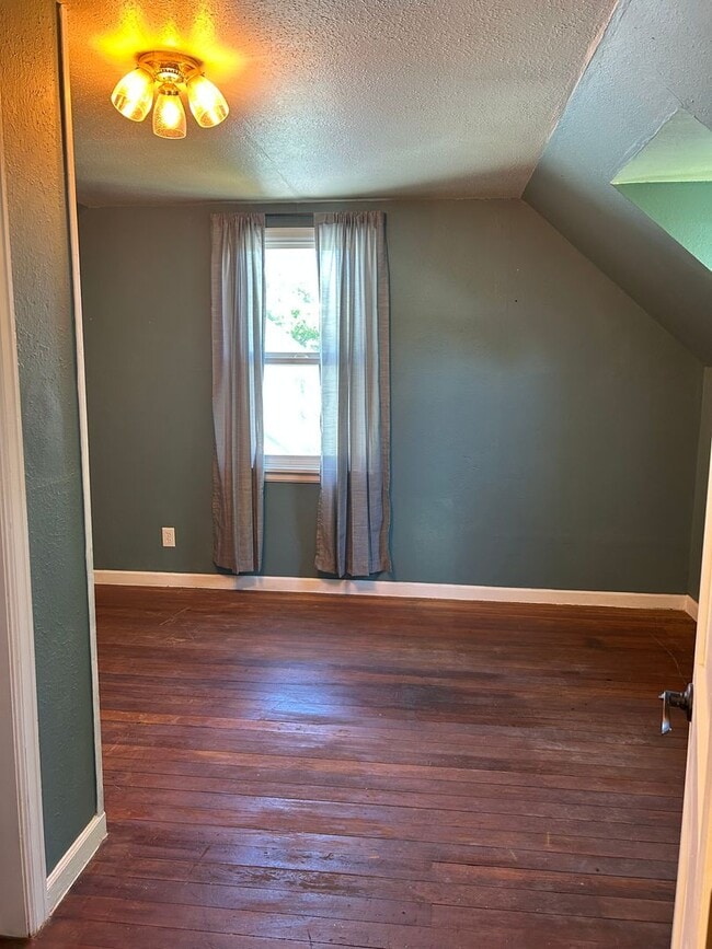 Building Photo - Spacious 3-Bedroom Home for Rent in Evergr...