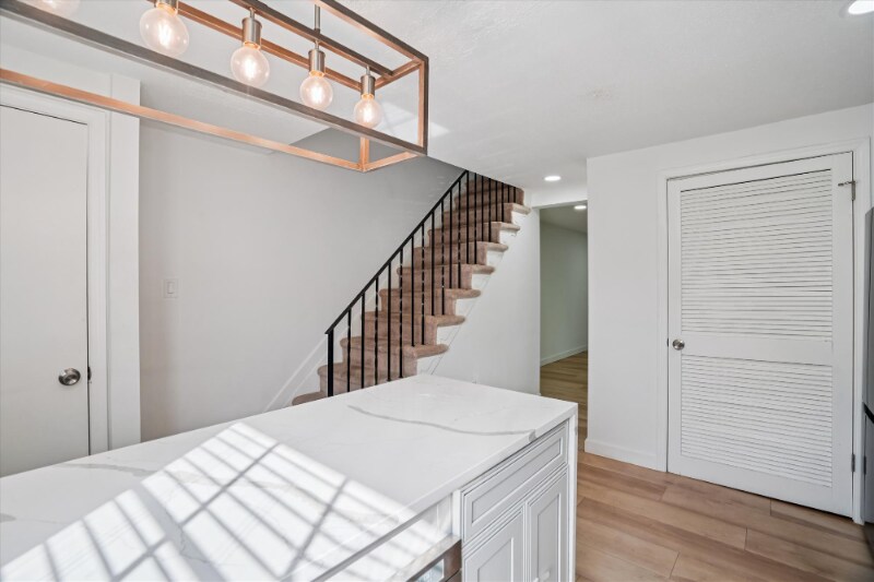 Building Photo - 1925 Dutch Village Dr