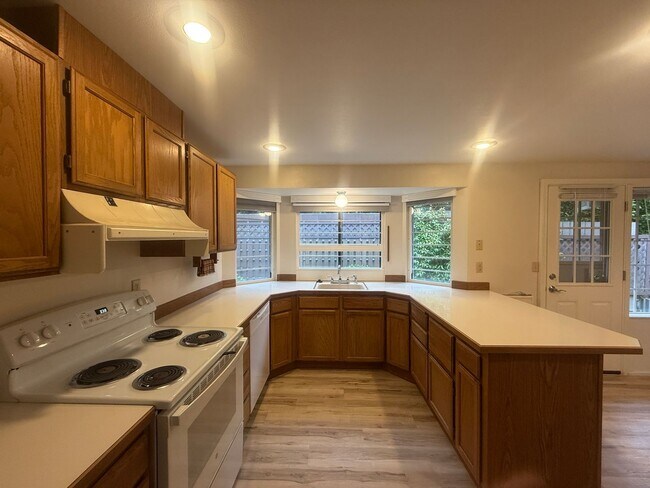 Primary Photo - Charming 2-Bedroom Home in Enatai, Bellevu...