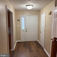 Building Photo - 8222 Maple Ridge Ave