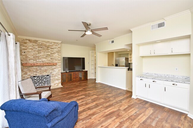 Building Photo - 12800 Melville Dr