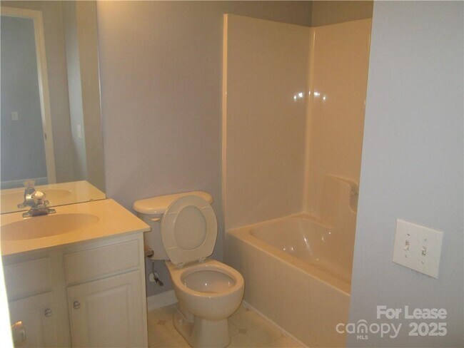 Building Photo - 8807 Ormeau Dr