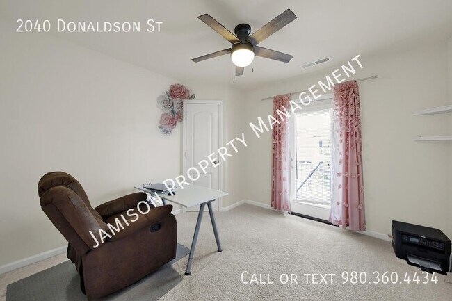 Building Photo - 2040 Donaldson St