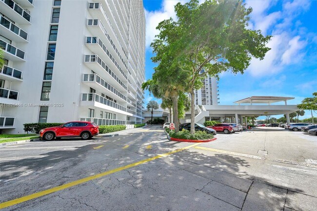 Building Photo - 20505 E Country Club Dr