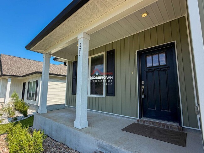 Building Photo - 220 Camellia Dr