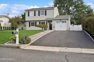 Building Photo - 527 Pennsylvania Ave