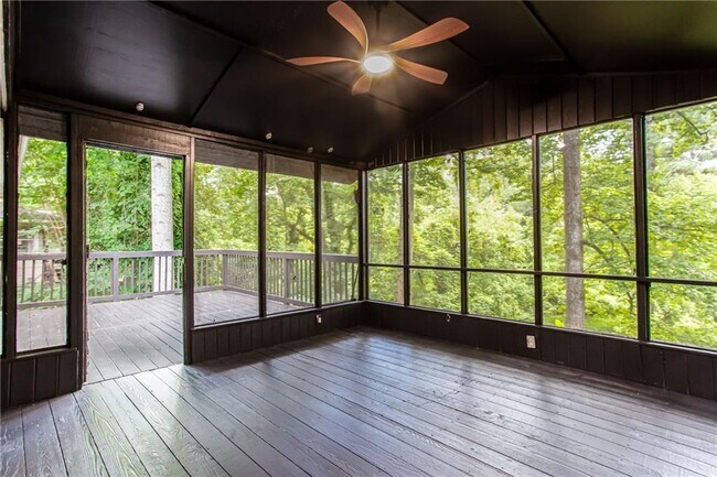 Building Photo - 629 Clairmont Cir