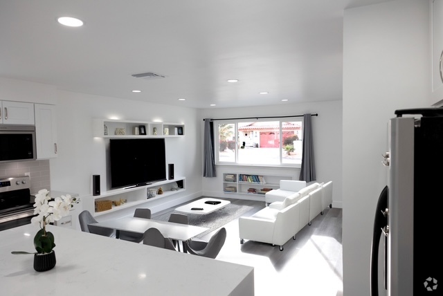 Building Photo - 53130 Avenida Mendoza