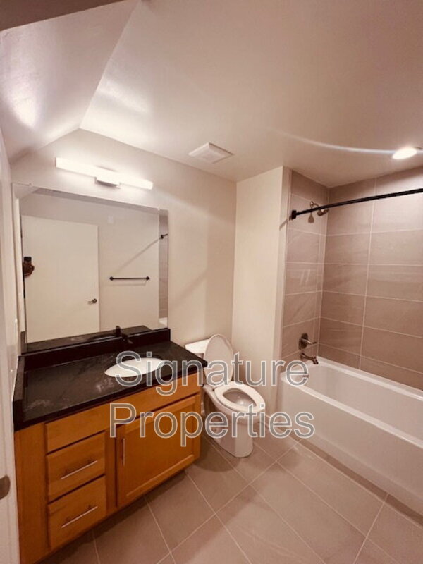 Building Photo - 712 High St