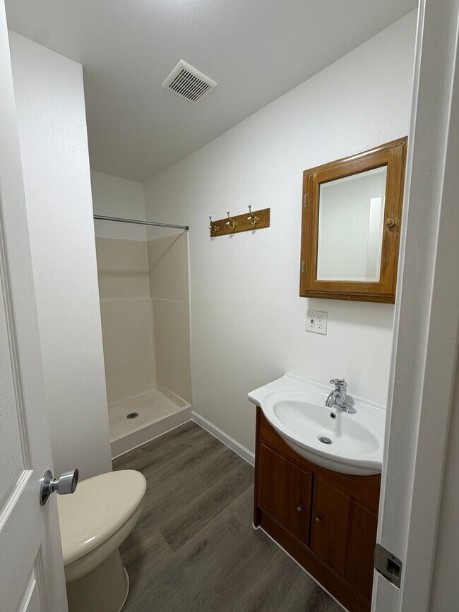 Building Photo - 2.2 Miles to Oregon Tech and Sky Lakes Medical Center! Newly renovated 1bdrm