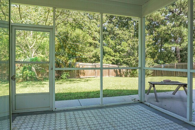 Building Photo - Lovely home in Summerville SC