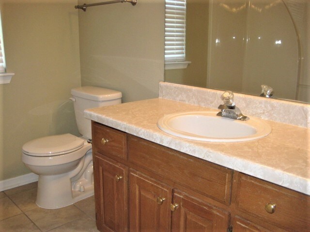 Building Photo - 717 Veneta View Dr