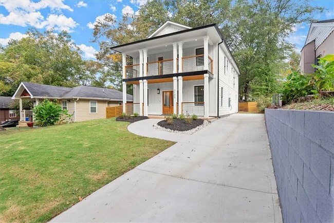 Building Photo - Spacious 4BR/4BA Home in Prime College Park Location