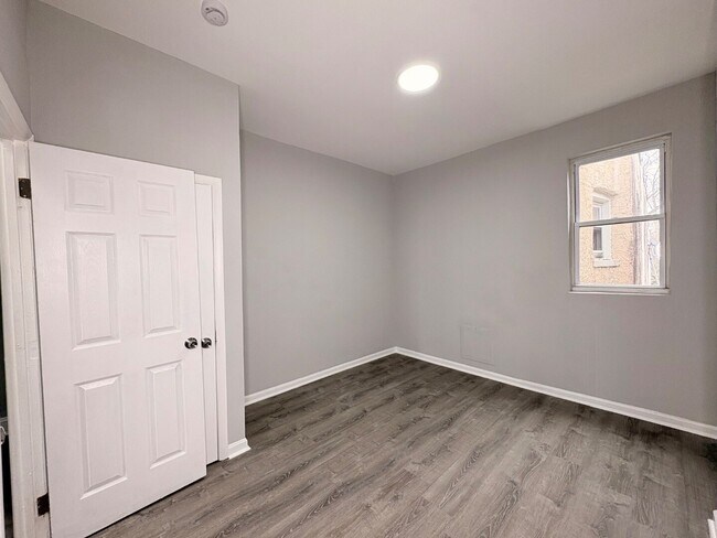 Building Photo - 235x McCulloh St