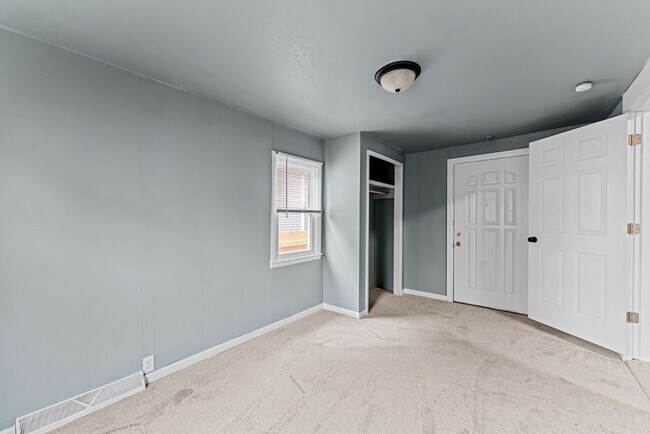 Building Photo - 506 E Parkway Ave
