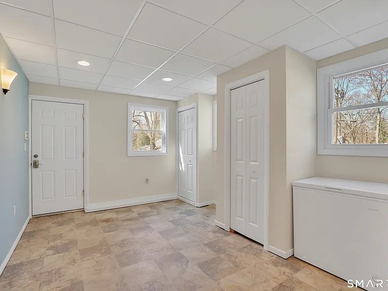 Building Photo - 20 Hill Farm Rd