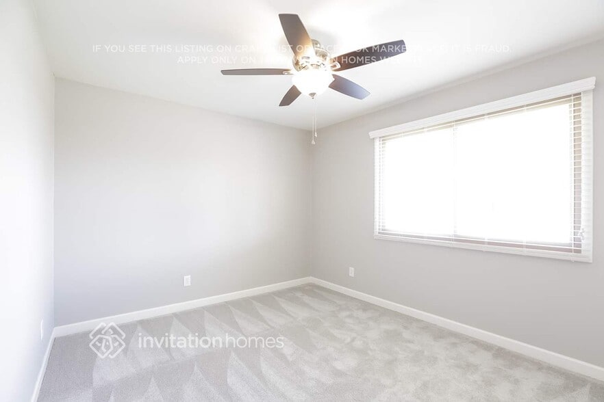 Building Photo - 6827 S Willow Dr