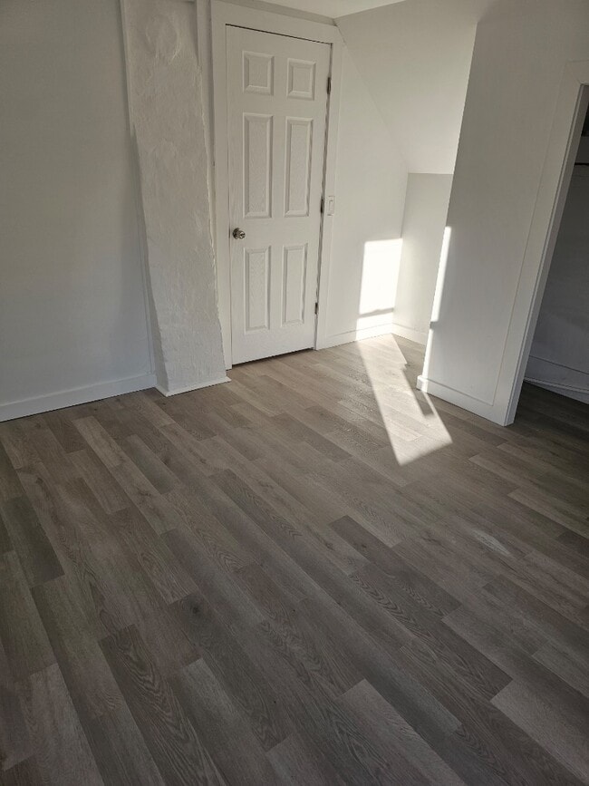 Building Photo - 210 Baldwin St