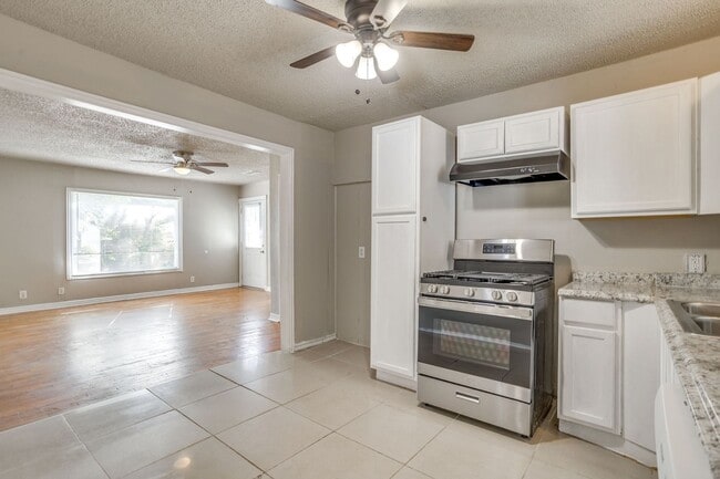 Building Photo - 3109 Dogwood Park Dr