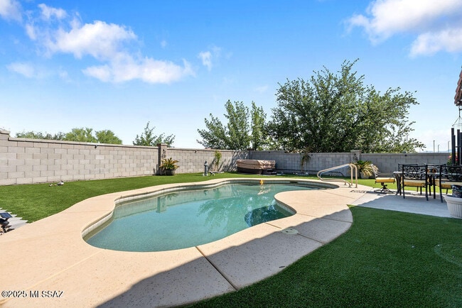 Building Photo - 7659 N Hemingway Pl