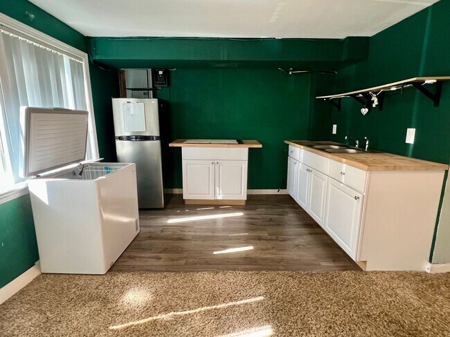 Building Photo - Gorgeous 3-Bedroom Home with Finished Basement in Havertown! Available NOW!