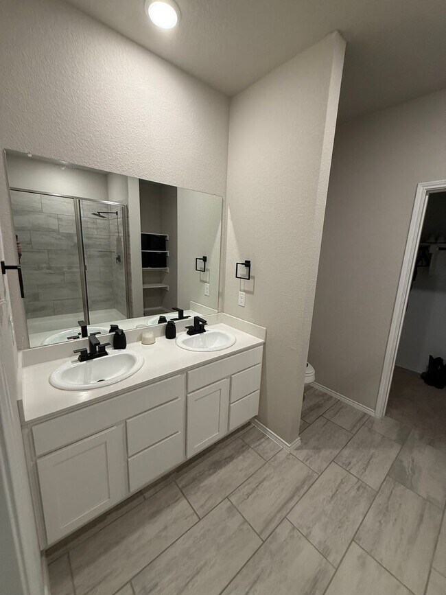 Building Photo - NEW 4 Bedroom in Joshua ISD. Move in special for the end of the year!