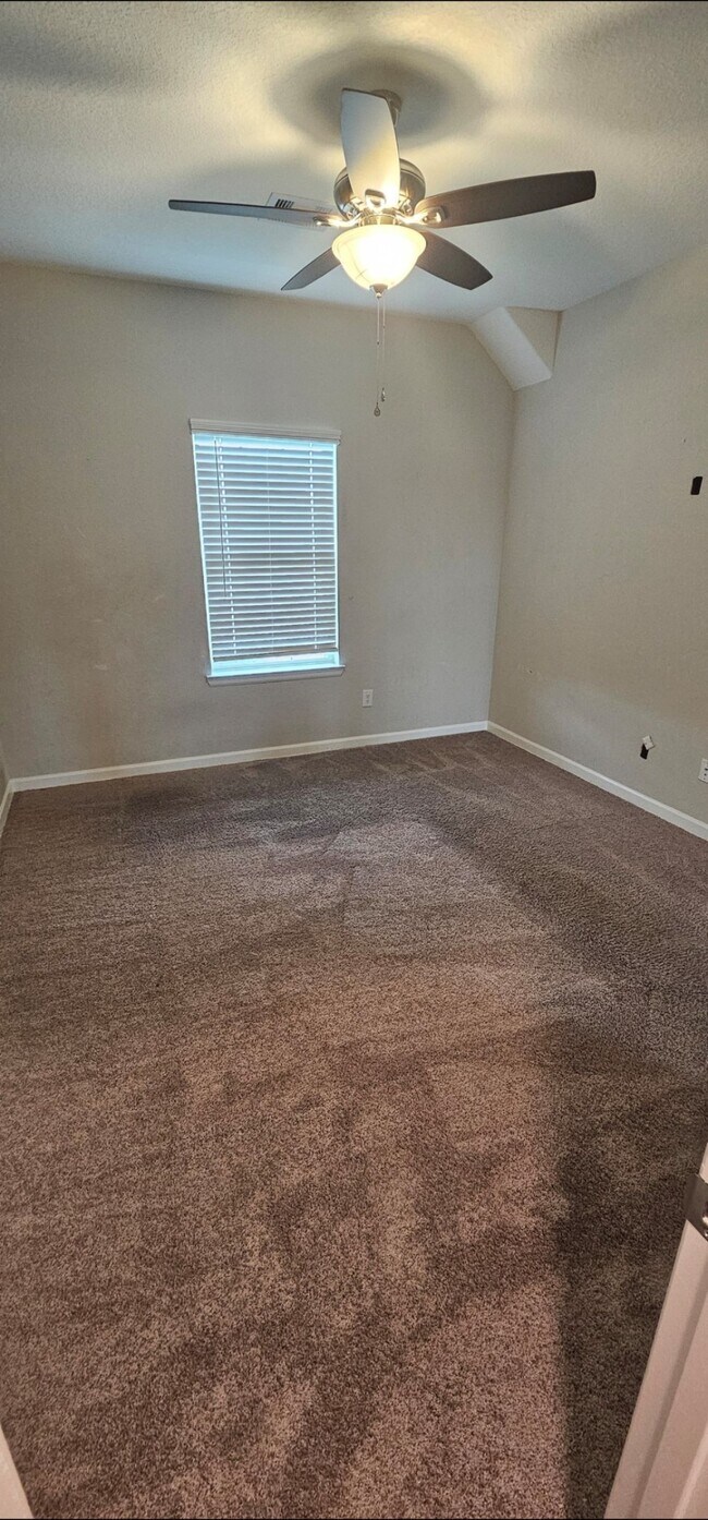 Building Photo - 2907 Velda May Dr