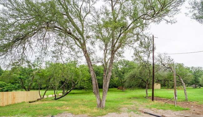 Building Photo - 1415 Bluebonnet Dr