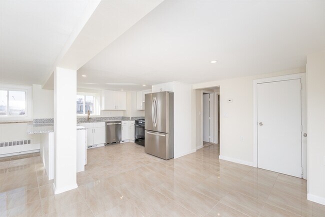 Building Photo - 53 St Germain St