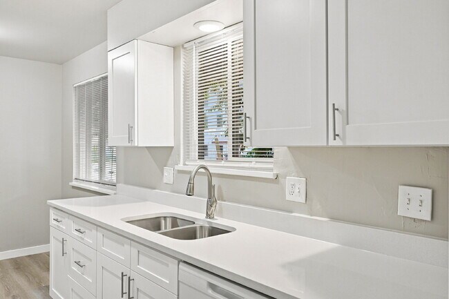 Building Photo - $2,240.95 with $300 Off the first month's rent, 4 Beds, 2 Baths, Triplex Unit in Littleton with W...