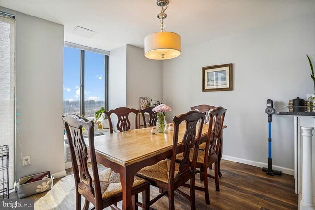 Building Photo - 1510 12th St N