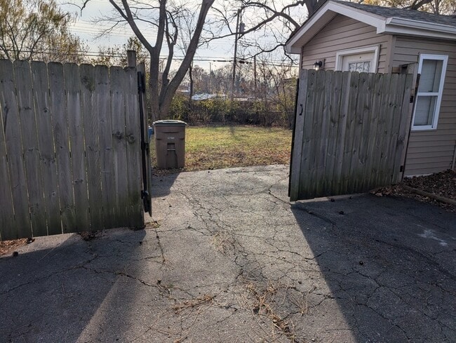 Building Photo - 1033 LaSalle Ave