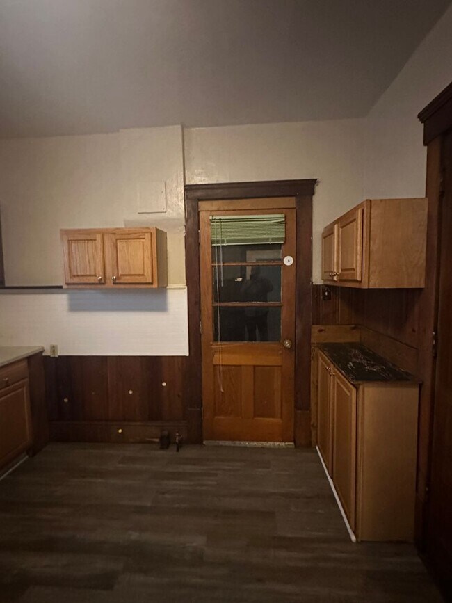 Building Photo - Akron Single-Family Home *ACCEPTING VOUCHERS*