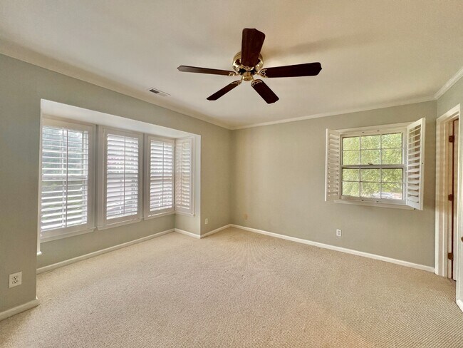 Building Photo - CONVENIENT AND AFFORDABLE