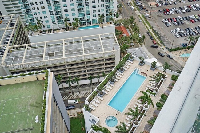 Building Photo - 1300 Brickell Bay Dr