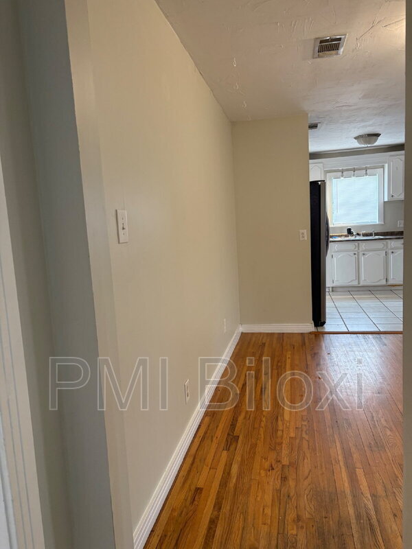 Building Photo - 391 Rodeo Dr