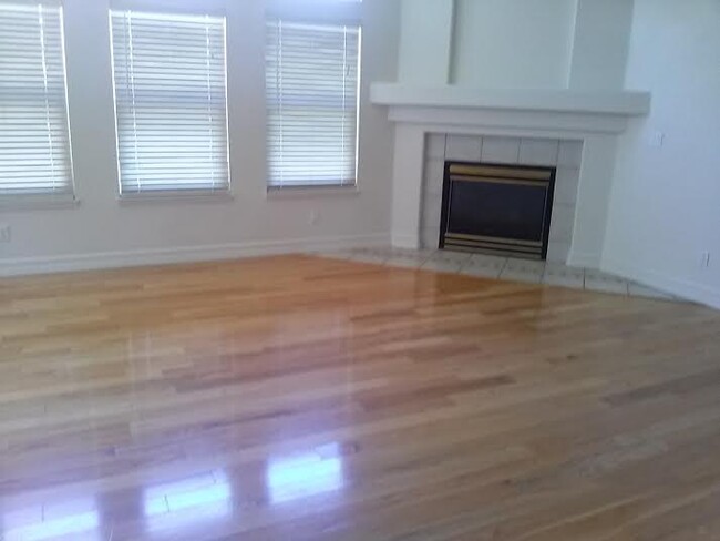 Building Photo - 604 Westwinds Dr